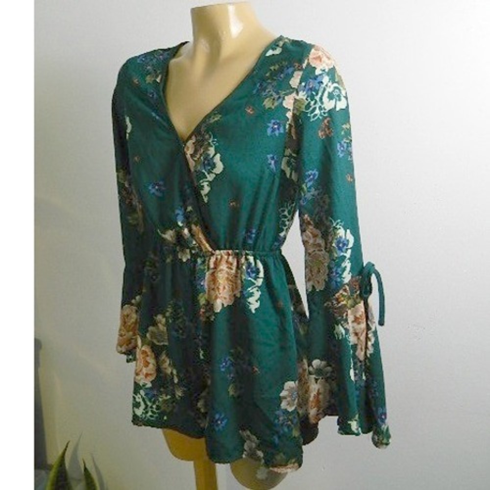 Band of Gypsies Floral Romper Womens XS Teal Green Crochet Lace Back Bell Sleeve